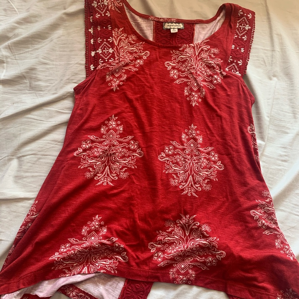 Sleeveless Top with Detailed Slit Back